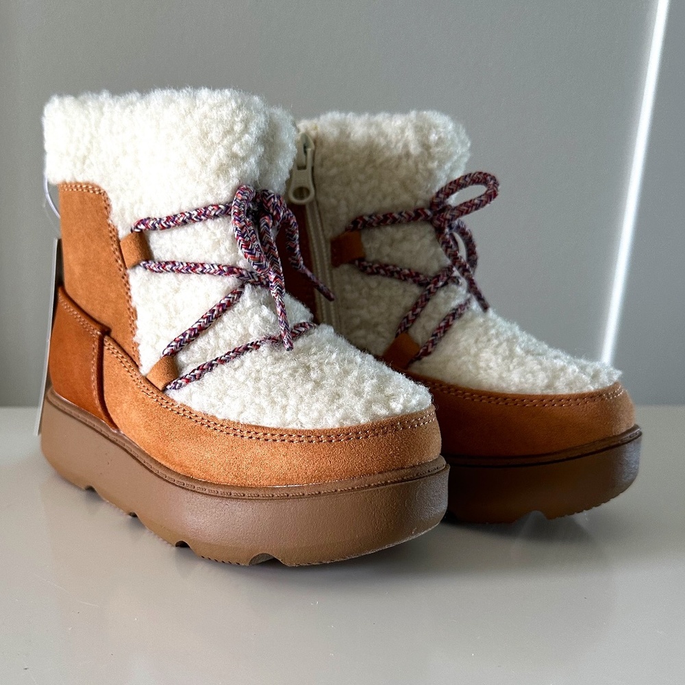 Cat & Jack Arya Zipper Winter Faux Shearling Boots